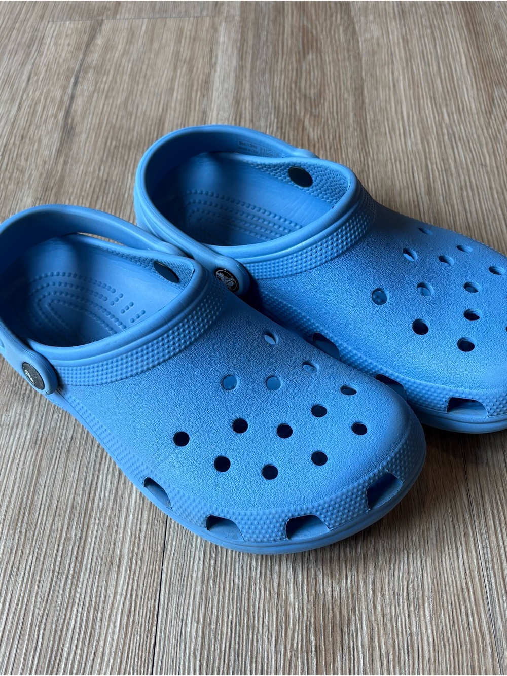 CROCS Classic Clog in Bright Blue